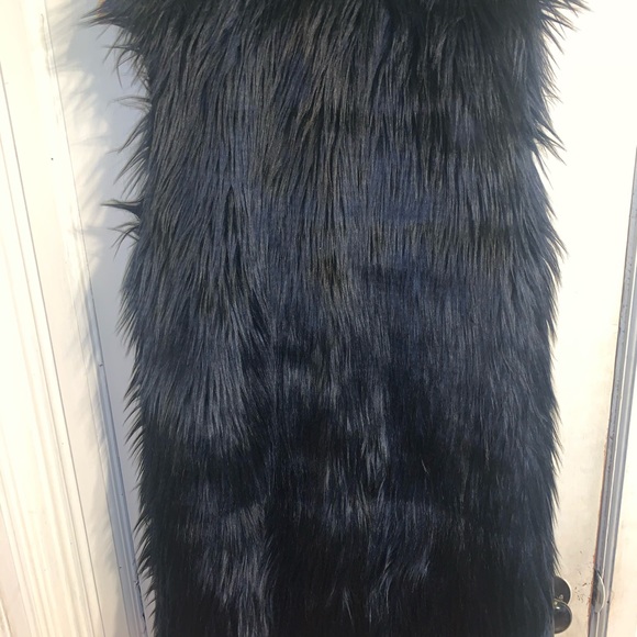 H & M Divided Fur Vest - Picture 3 of 4